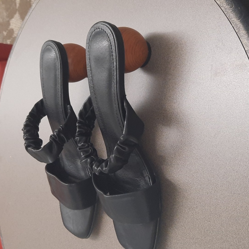NEW SANDALS ⚫️ - Picture 6 of 7